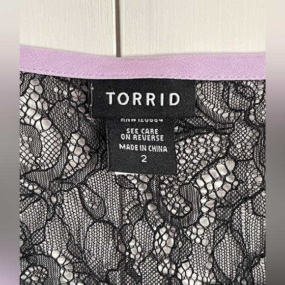 TORRID Lavender Abbey Lace Yoke Top, Size 2 - Picture 4 of 4